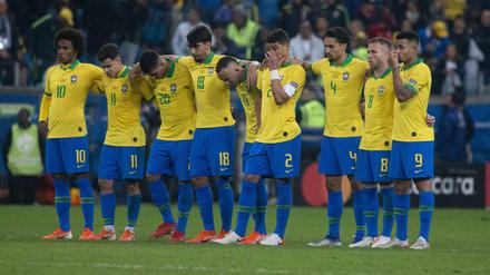 Brasiliens Spieler während des Elfmterschießens gegen Paraguay.
