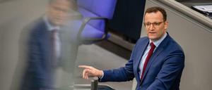 Jens Spahn (CDU), Bundesminister für Gesundheit. Wie sein Amtsvorgänger übergeht er ein rechtskräftiges Gerichtsurteil, weil es ihm politisch nicht passt.