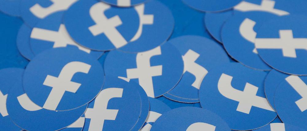 Sticker mit dem Logo von Facebook.