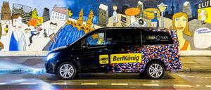 Ein Shuttle-Bus des Ridesharing-Dienstes Berlkönig von BVG und ViaVan.