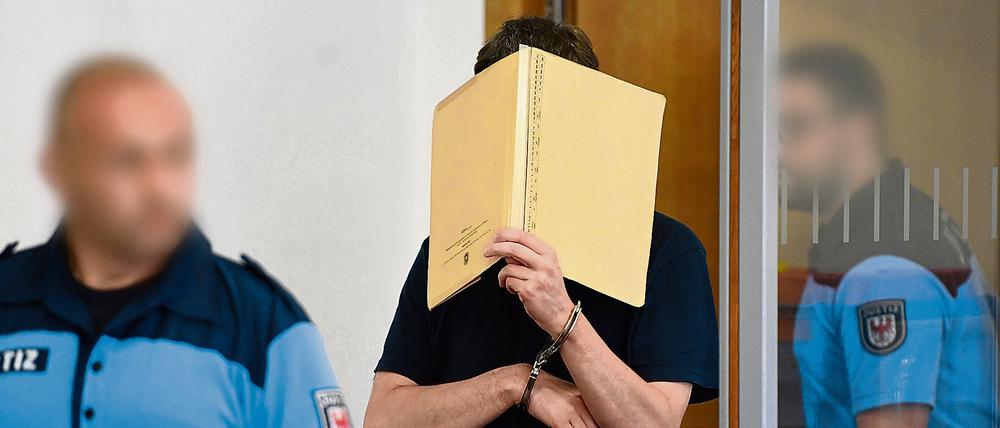 Die Staatsanwaltschaft habe erneut Revision gegen das Urteil des Potsdamer Landgerichts eingelegt.