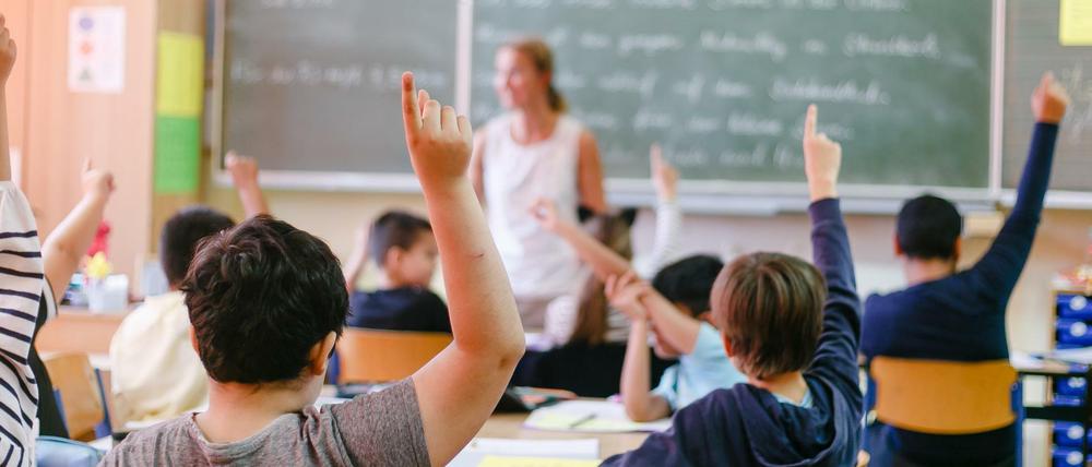 Lernassistenten, die beim Korrigieren von Klassenarbeiten helfen, könnten Entlastung schaffen.