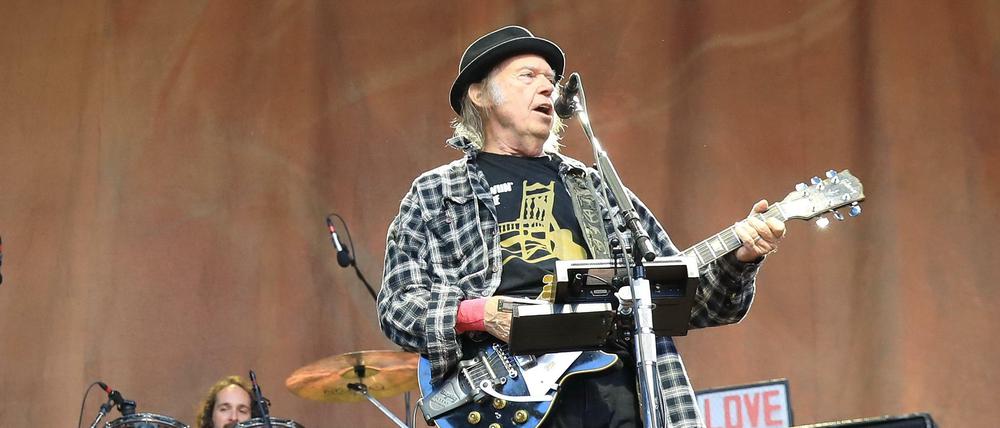 Neil Young live in der Waldbühne Berlin.