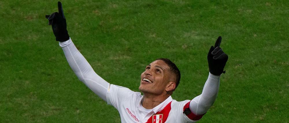 Dem Himmel sei Dank. Ex-Bundesliga-Profi Paolo Guerrero steht mit Peru im Finale der Copa América.