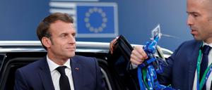 Frankreichs Präsident Emmanuel Macron kommt am Dienstag beim EU-Gipfel in Brüssel an.