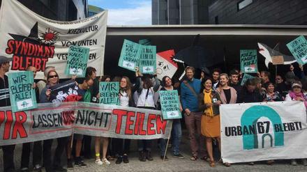 Am Mittwoch protestierten Anwohner für ihre Häuser und gegen den Kauf durch Rocket Internet.