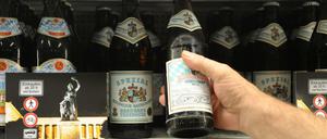 Finger weg: In Themars Tankstelle sollen die Neonazis nicht ans Regal kommen. (Symbolbild)