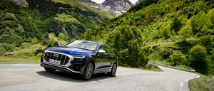 Ab in die Berge. Die 435 PS des Audi SQ8 bügeln auch steilere Strecken glatt.