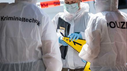 Ermittler suchen am Campingplatz in Lügde nach Beweisen.