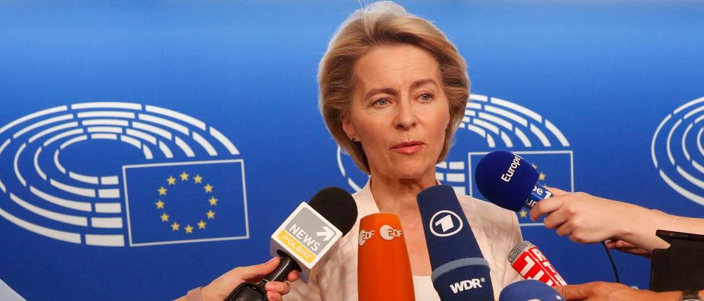 Ursula von der Leyen (CDU), Verteidigungsministerin.