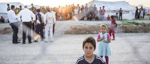 Geflüchtete Kinder und Erwachsene in einem Lager im Irak.
