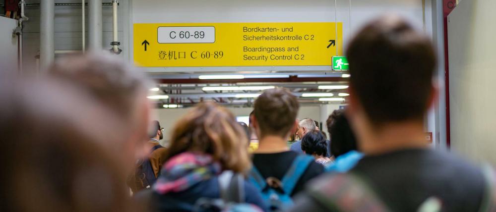 Der Andrang an den Flughäfen, wie etwa Tegel, machte sich mitunter auch bei den Wartezeiten bemerkbar.