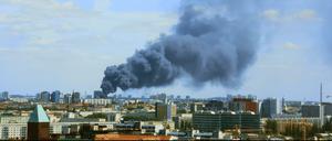 Am Donnerstagmittag haben ein Container und eine Lagerhalle auf dem Gelände des Dong Xuan Centers Feuer gefangen.
