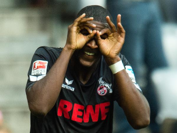 Jubel-Double: Ellen Whites Brillen-Jubel ist in der Bundesliga bereits länger durch Anthony Modeste bekannt.