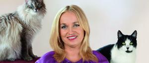Birga Dexel hilft Menschen, ihre Katzen zu verstehen. Sie hat eine Praxis in Berlin-Mitte, schreibt Ratgeber und tritt im Fernsehen auf.
