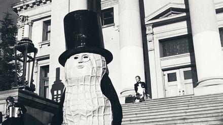 Es lebe das Unlogische. Image-Bank-Mitgründer Vincent Trasov 1974 im Erdnusskostüm.