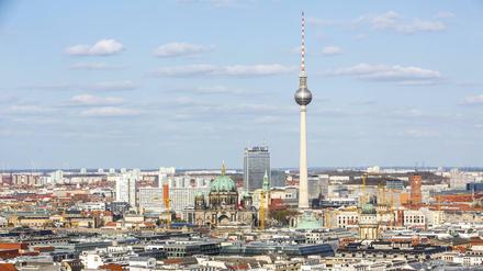 Das Panorama in Berlins Mitte wird sich in den nächsten Jahren ändern: Ab 2023 soll ein 150 Meter hoher Türm in die Luft ragen.