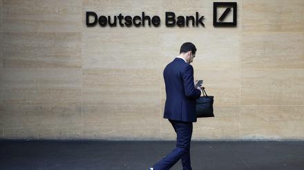 Die Deutsche Bank hat angekündigt, 18000 Stellen zu streichen.