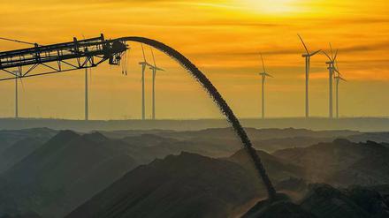 Erneuerbare Energie statt Kohlestrom. Und dann am besten den grünen Strom umwandeln in Wasserstoff - so stellt sich das Jörg Steinbach vor. 