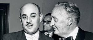 Der Filmproduzent Artur "Atze" Brauner in den 50er-Jahren an der Seite von Hans Albers. 