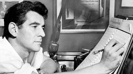 Leonard Bernstein in den 50er Jahren – die Zeit, in der er „West Side Story“ schrieb.