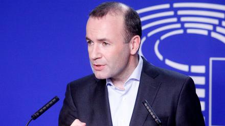 Manfred Weber (CSU) kritisiert den Ablauf der Postenvergabe, steht aber hinter Ursula von der Leyen.