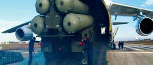 Auf dem Weg nach Istanbul. Die ersten Teile des russischen des russischen Flugabwehrsystems S-400 werden in den nächsten Tagen in die Türkei geflogen. 
