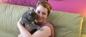 Caroline Braune betreibt ein Katzencafé. Mit strengen Regeln.