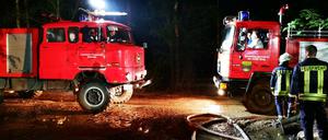 Im Einsatz: Tag und Nacht wird die Brandenburger Feuerwehr gebraucht, um Feuer zu bekämpfen. Das Bild entstand bei Byhlen.