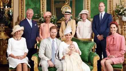 Royales Gruppenbild zur Taufe von Archie.