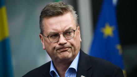 Reinhard Grindel, damaliger DFB-Präsident, wird nicht zum ZDF zurückkehren. Das sieht eine außergerichtliche Einigung vor.