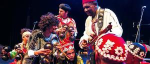 Musiker aus unterschiedlichen Teilen der Welt jammen zusammen in der Werkstatt der Kulturen. 