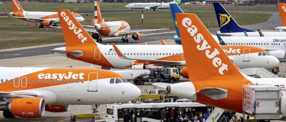 Reger Betrieb auf dem Vorfeld des Flughafens Berlin Tegel.