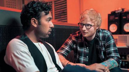 Der neue Pilzkopf. Jack (Himesh Patel, links) trittt auch mit Popstar Ed Sheeran auf.