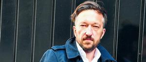 Lebt mit seiner Freundin, der Dichterin Muriel Pic, und drei Kindern in Zürich. Büchner-Preisträger Lukas Bärfuss. 