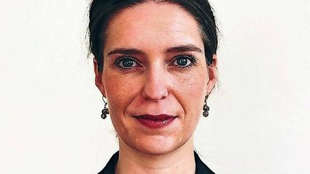 Julia Warmers leitet die Geschäftsstelle Fördermittel der UdK Berlin.  