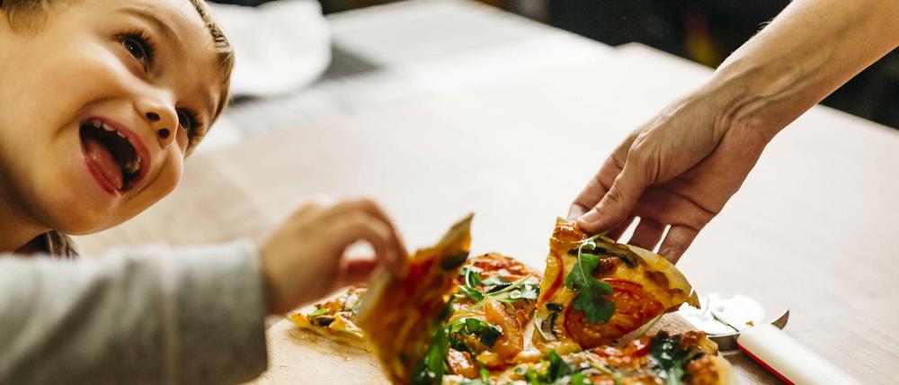 Pizza für die ganze Familie (Symbolbild)