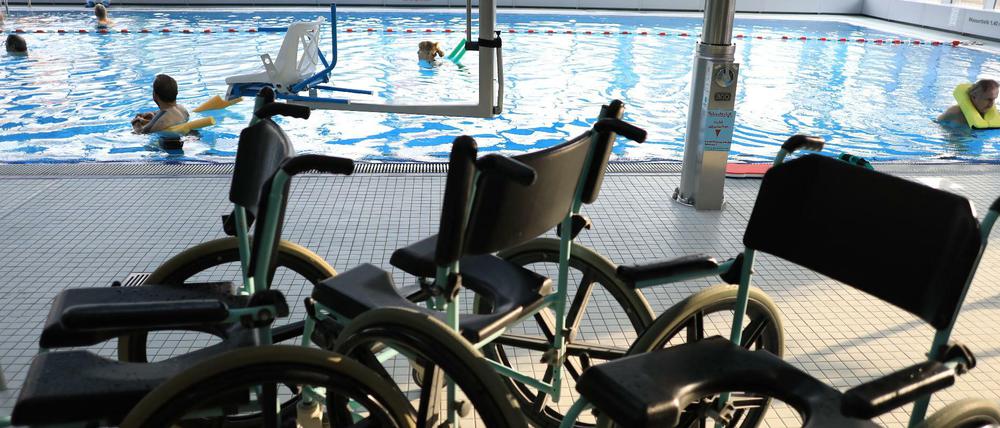 Streit um Rollstuhl und Reha: Im Umgang mit Widersprüchen verhalten sich etliche Krankenkassen nicht korrekt.