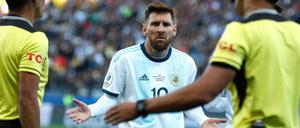 Unverständnis. Lionel Messi wittert eine Verschwörung gegen seine Argentinier.
