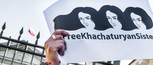 Freiheit für die Schwestern: Vor der russischen Botschaft in Warschau und an verschiedenen anderen Orten gab es Proteste.