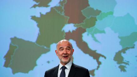 EU-Kommissar Pierre Moscovici präsentiert eine Wirtschaftsprognose für Europa