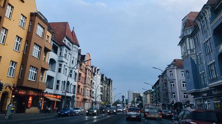 54.000 Autos, zig Buslinien. Die Klosterstraße ist eng: Es gibt nicht mal Platz für Bäume.