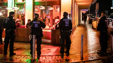 Eine Razzia von Zoll und Polizei gegen Clan-Kriminalität in Bochum zu Jahresbeginn.