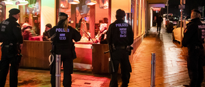 Eine Razzia von Zoll und Polizei gegen Clan-Kriminalität in Bochum zu Jahresbeginn. 
