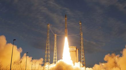 Eine Vega-Trägerrakete startet auf dem europäischen Weltraumbahnhof Kourou (Archivbild).