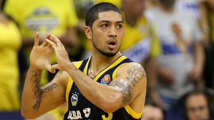 Berliner Ballverteiler. Peyton Siva bleibt Alba treu.
