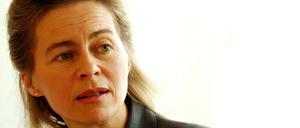 Ursula von der Leyen 2005, damals noch Familienministerin, in ihrem Berliner Büro