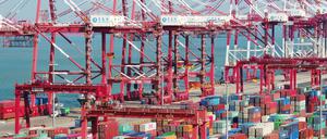 Der Handelskrieg macht Chinas Wirtschaft zu schaffen. Experten rechnen mit weiterer Verlangsamung des Wachstums.