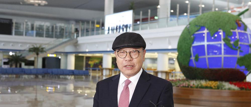 Dieses Foto der offiziellen nordkoreanischen Propaganda-Website „Uriminzokkiri“ zeigt Choe In Guk bei seiner Ankunft auf dem Flughafen von Pjöngjang in Nordkorea.