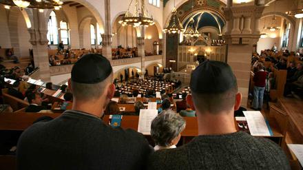 Gottesdienst in der Synagoge in der Rykestraße in Berlin.